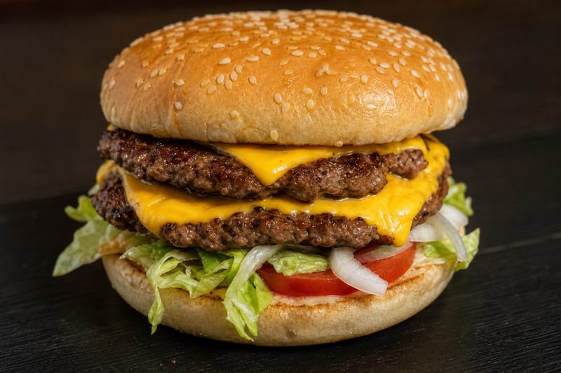 Doppel-Cheeseburger